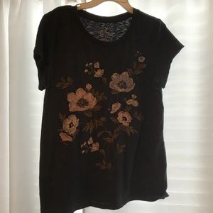 American Eagle flower t-shirt